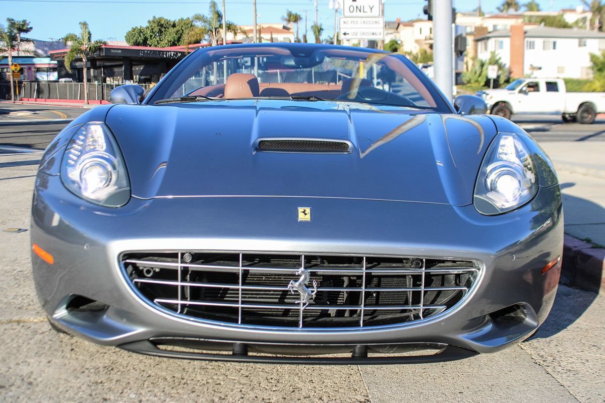 Used 2012 Ferrari California RWD image 11