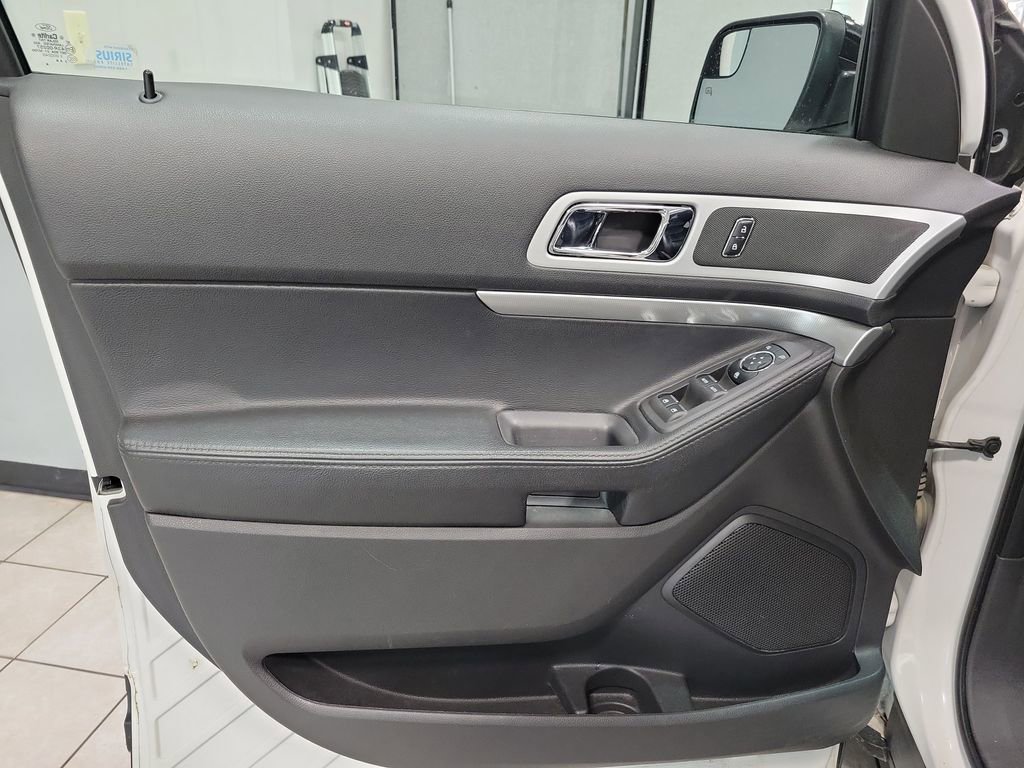 Used 2014 Ford Explorer XLT w/ Equipment Group 202A image 34