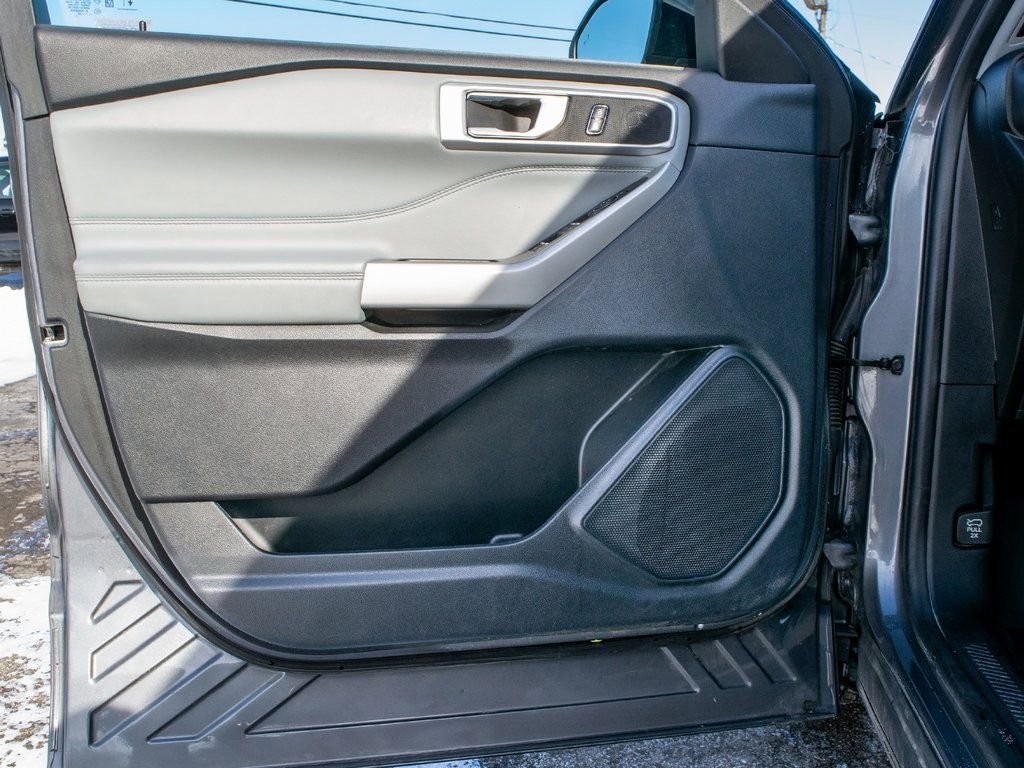 Used 2022 Ford Explorer XLT image 28