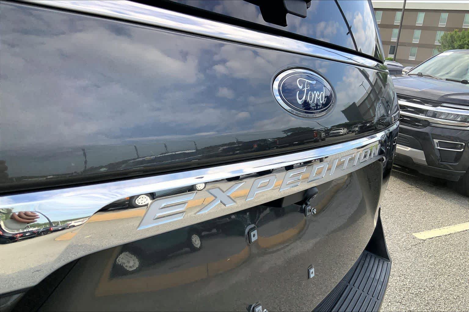 Used 2020 Ford Expedition Limited w/ Equipment Group 302A AWD/4WD image 30