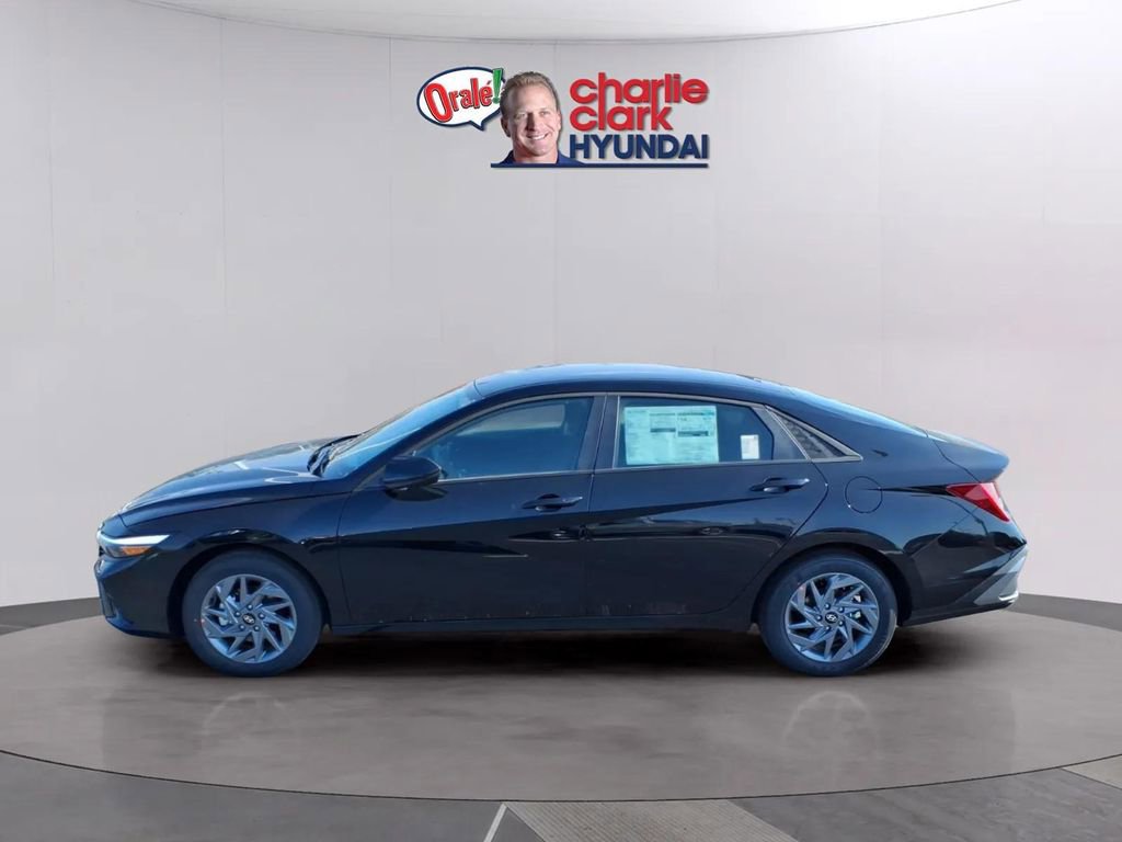 New 2026 Hyundai Elantra Blue image 2