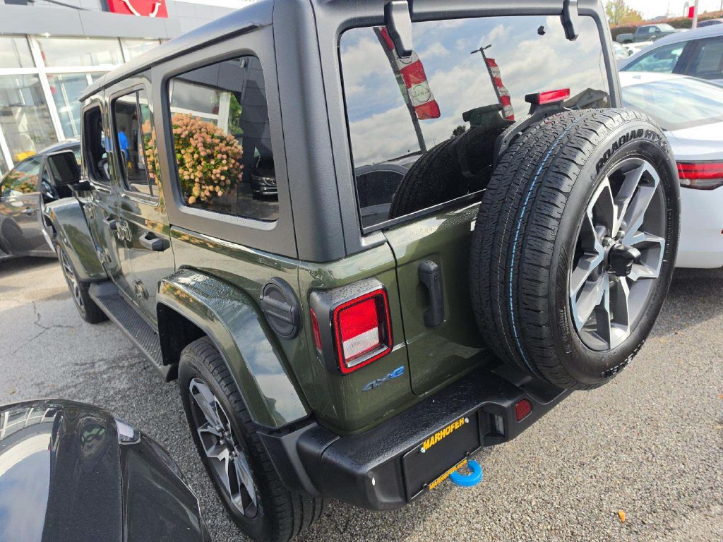Used 2024 Jeep Wrangler Unlimited w/ Convenience Group AWD/4WD image 4
