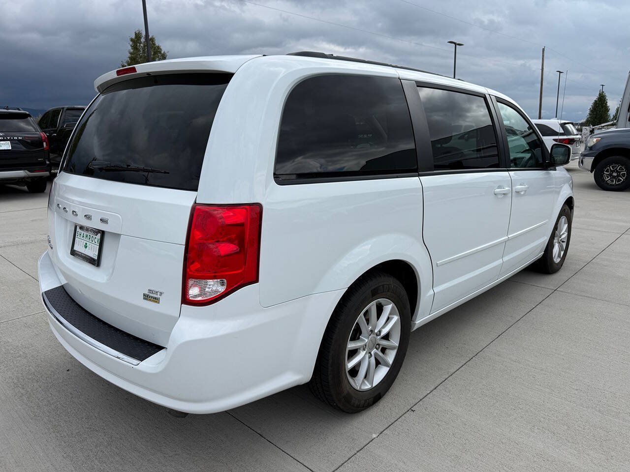 Used 2016 Dodge Grand Caravan SXT FWD image 3
