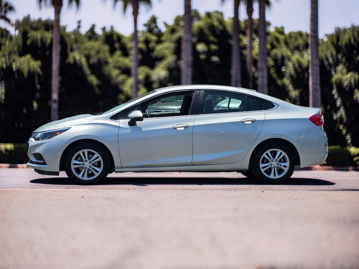 Used 2016 Chevrolet Cruze LT w/ Convenience Package FWD image 5
