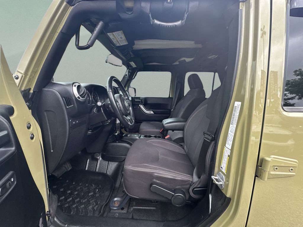 Used 2013 Jeep Wrangler Unlimited Rubicon w/ Connectivity Group image 20