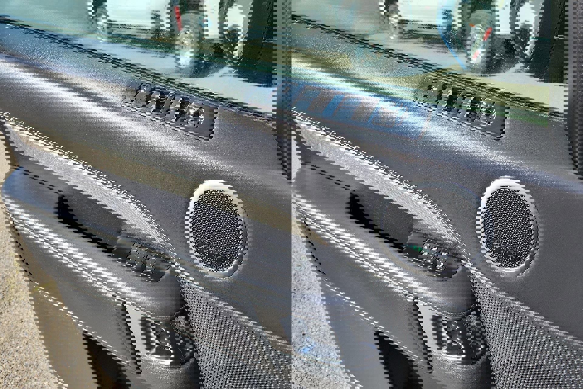 Used 2019 Land Rover Discovery HSE image 15