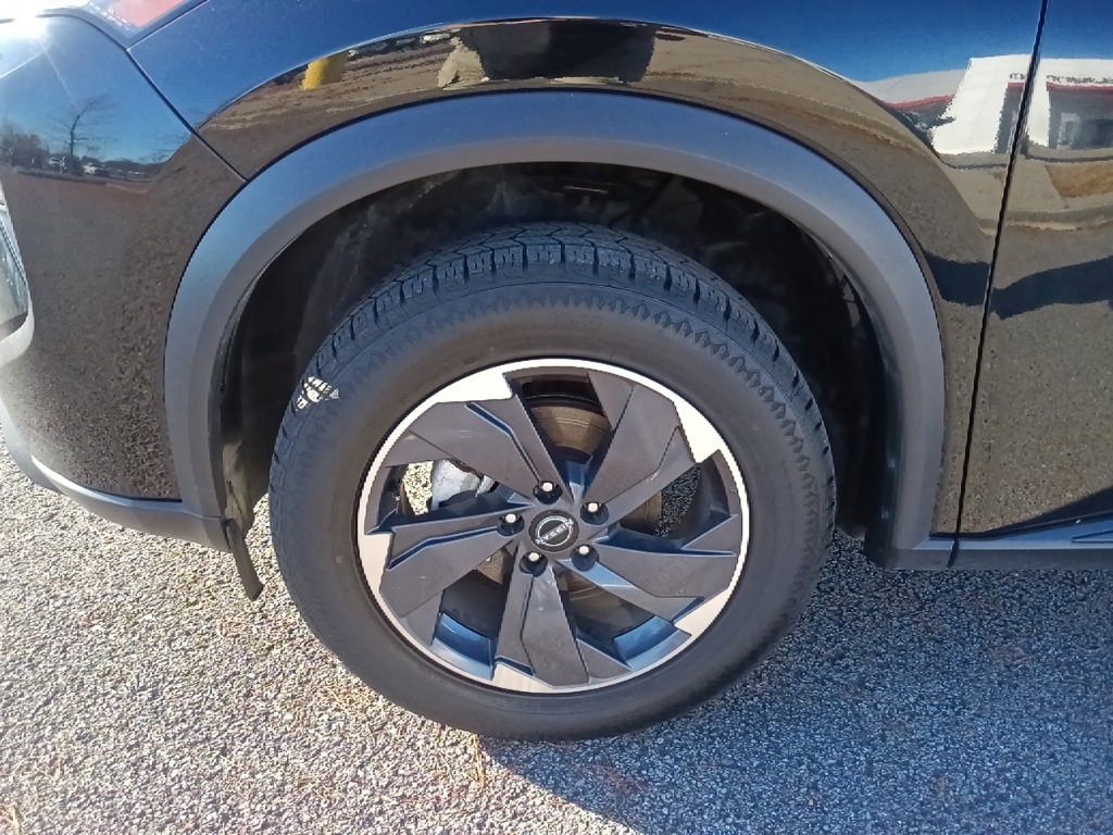 Used 2024 Nissan Rogue SV image 10