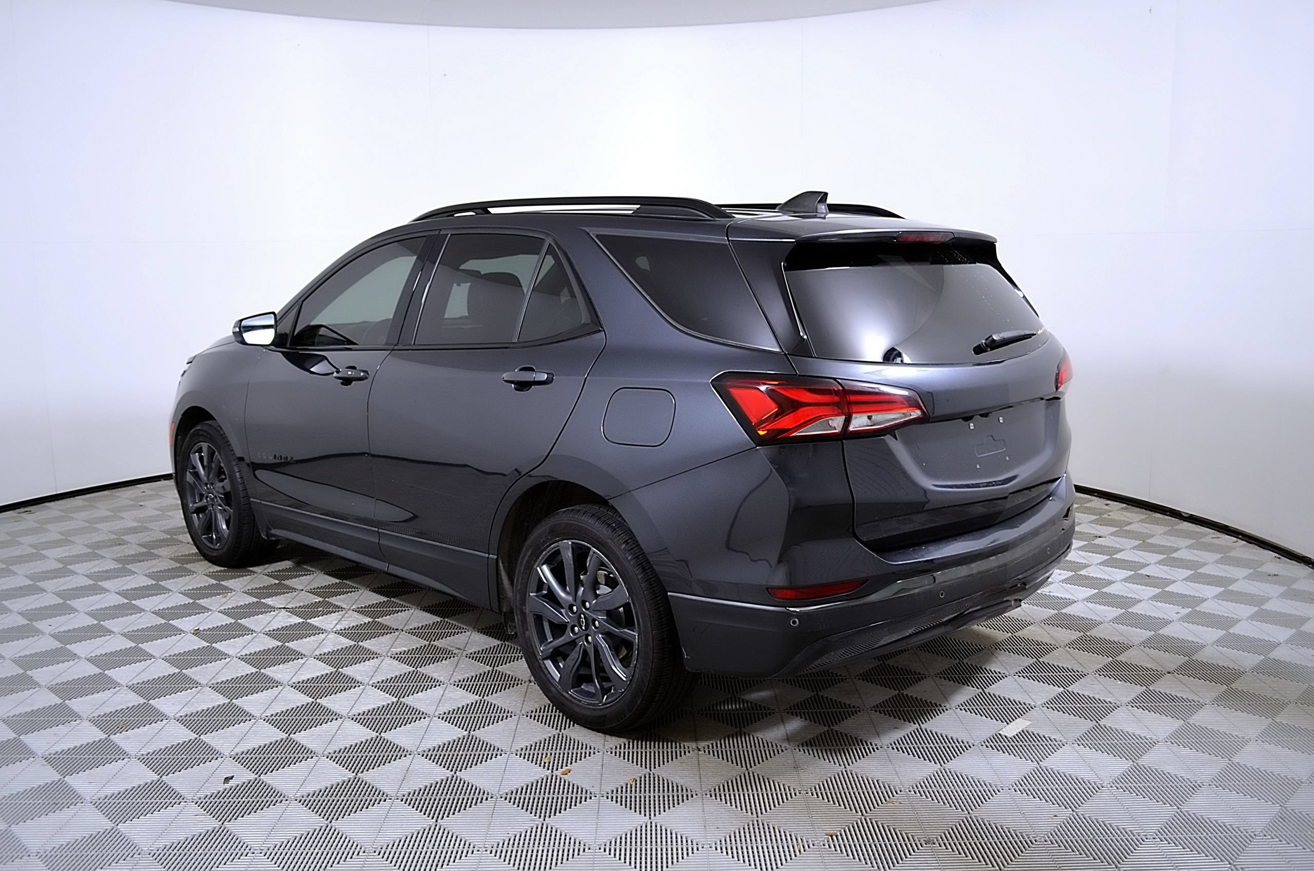 Used 2022 Chevrolet Equinox RS w/ Infotainment Package FWD image 9