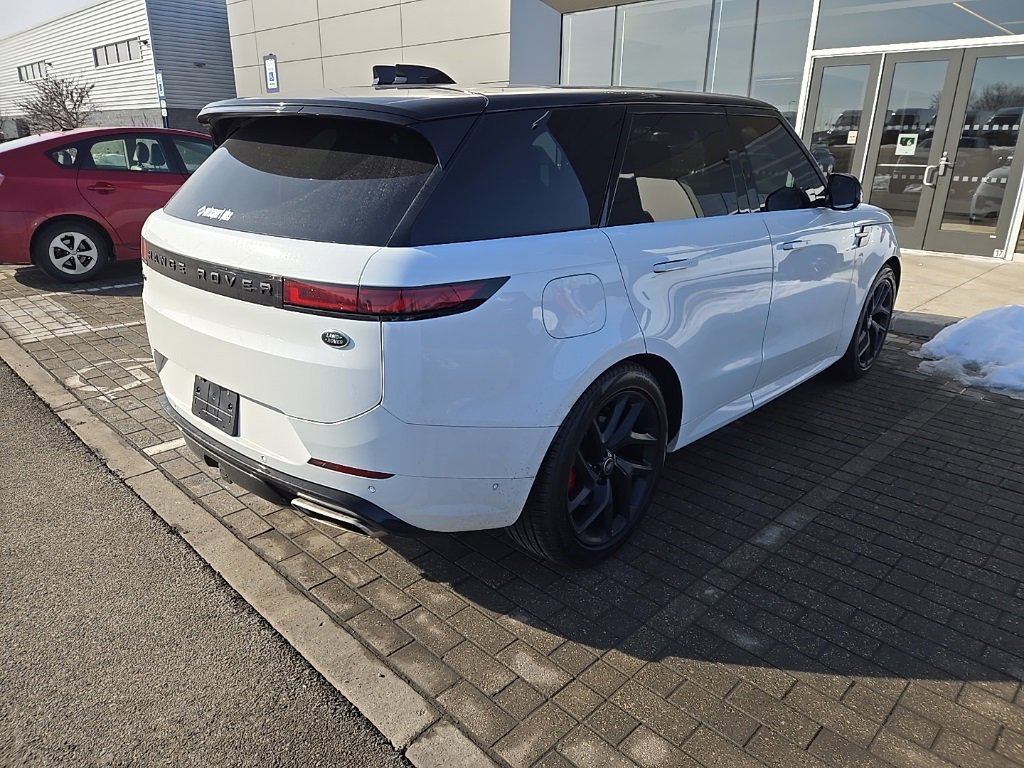 Used 2023 Land Rover Range Rover Sport SE Dynamic image 5