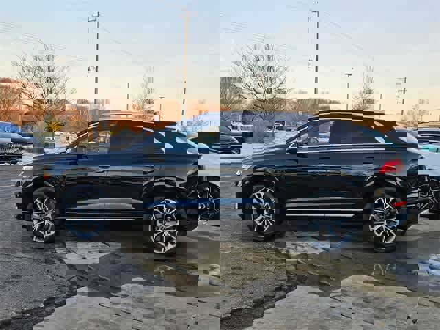 Used 2025 Audi Q8 Premium w/ Convenience Package image 5