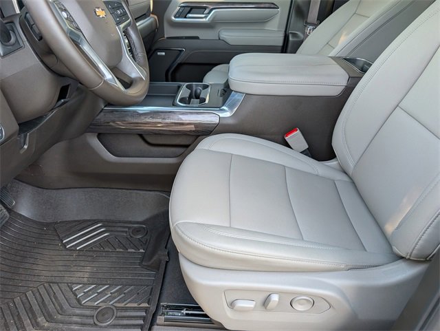 Used 2026 Chevrolet Silverado 2500 LTZ w/ LTZ Premium Package image 14