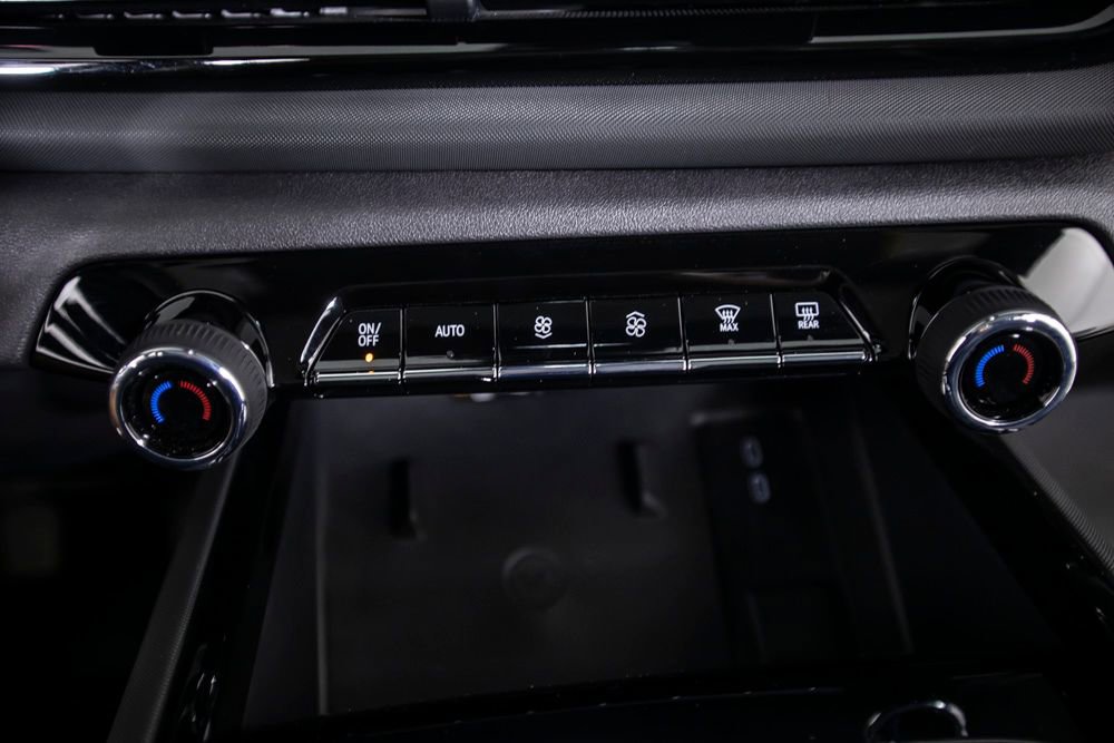 Used 2024 Chevrolet Silverado EV RST AWD/4WD image 32