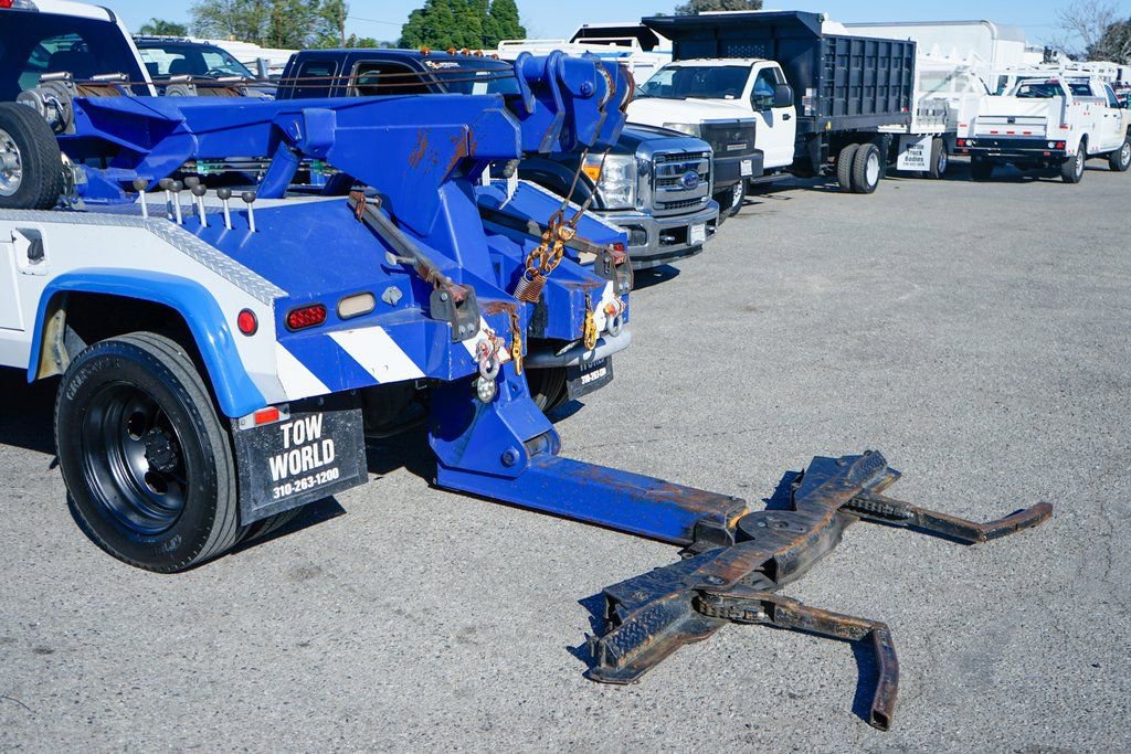 Used 2017 Ford F550 2WD Regular Cab Super Duty w/ Advanced Security Pack image 11