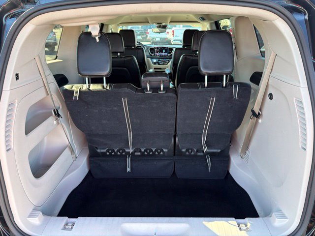 Used 2024 Chrysler Pacifica Touring-L FWD image 33