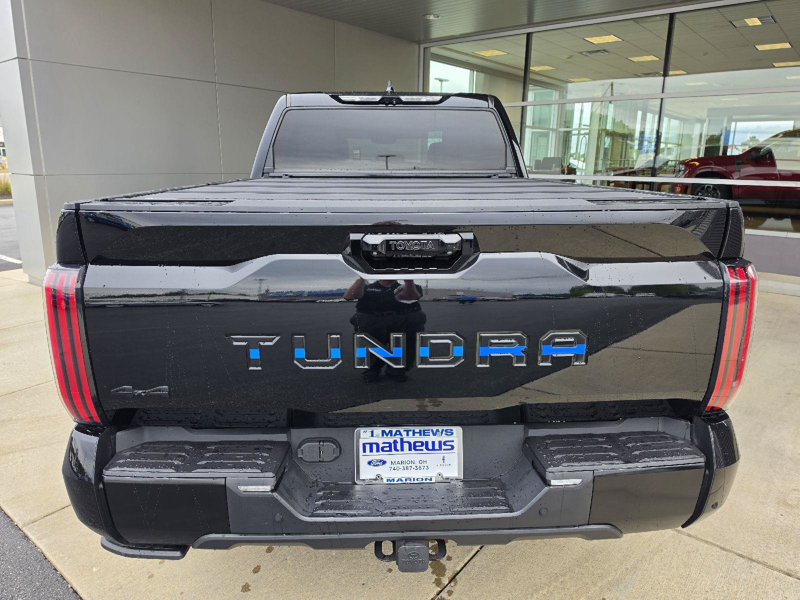 Used 2023 Toyota Tundra Platinum w/ Advanced Package AWD/4WD image 3