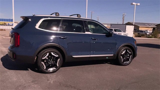 Used 2025 Kia Telluride S image 2