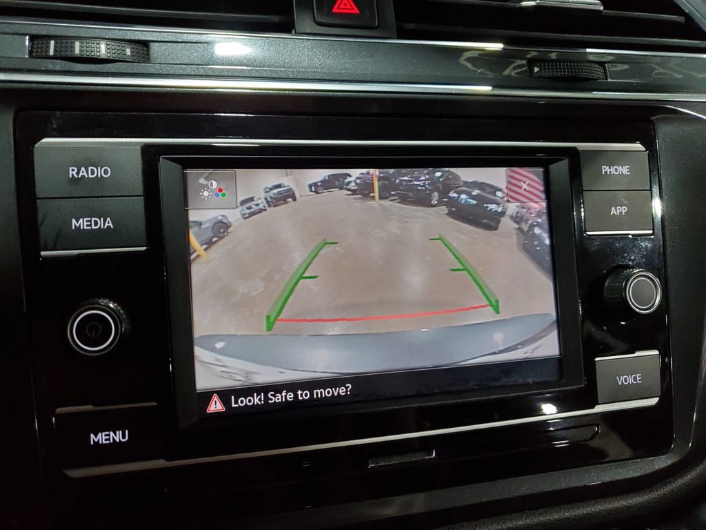 Used 2021 Volkswagen Tiguan S image 28