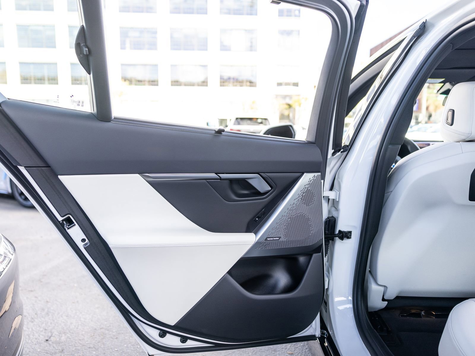 Used 2024 BMW 530i w/ Executive Package image 35