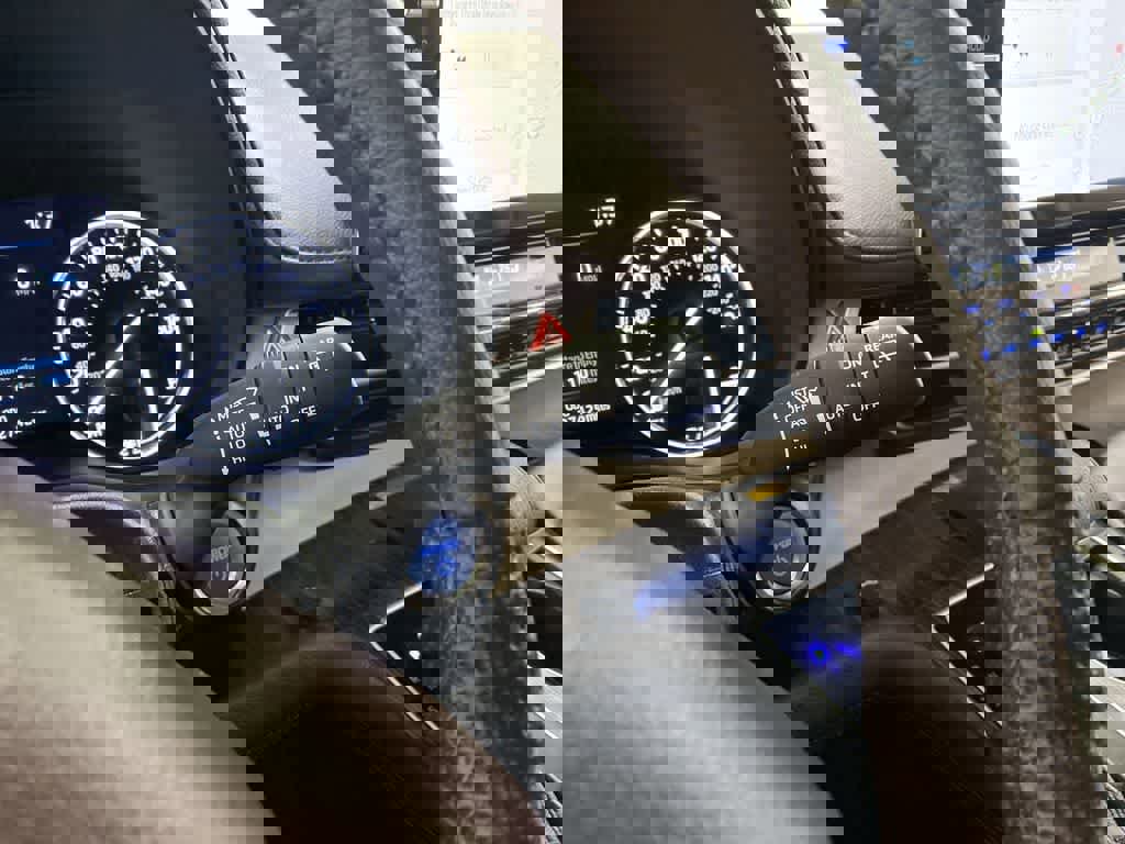 Used 2024 Toyota Sienna Platinum image 22