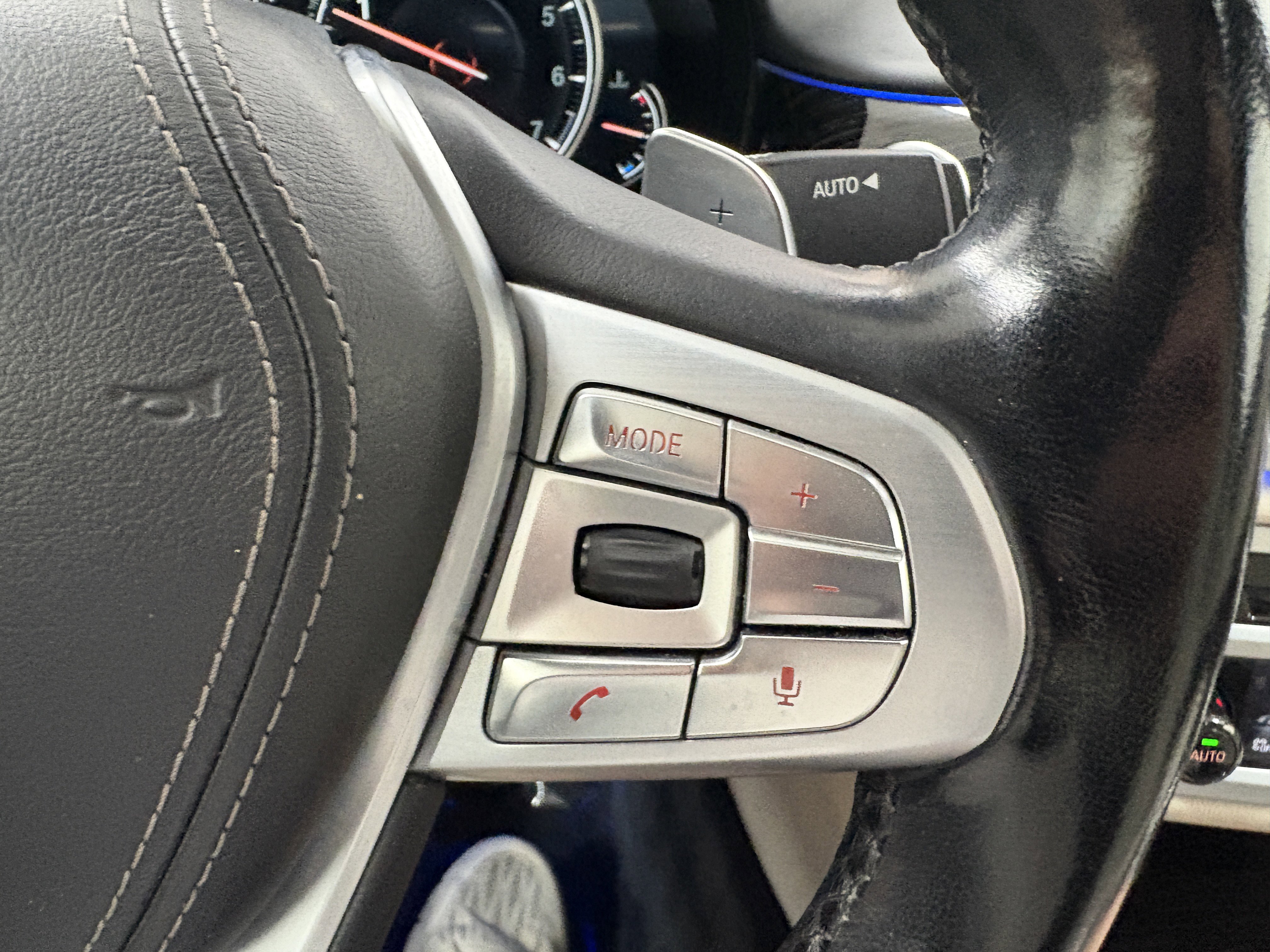 Used 2017 BMW 750i xDrive image 38