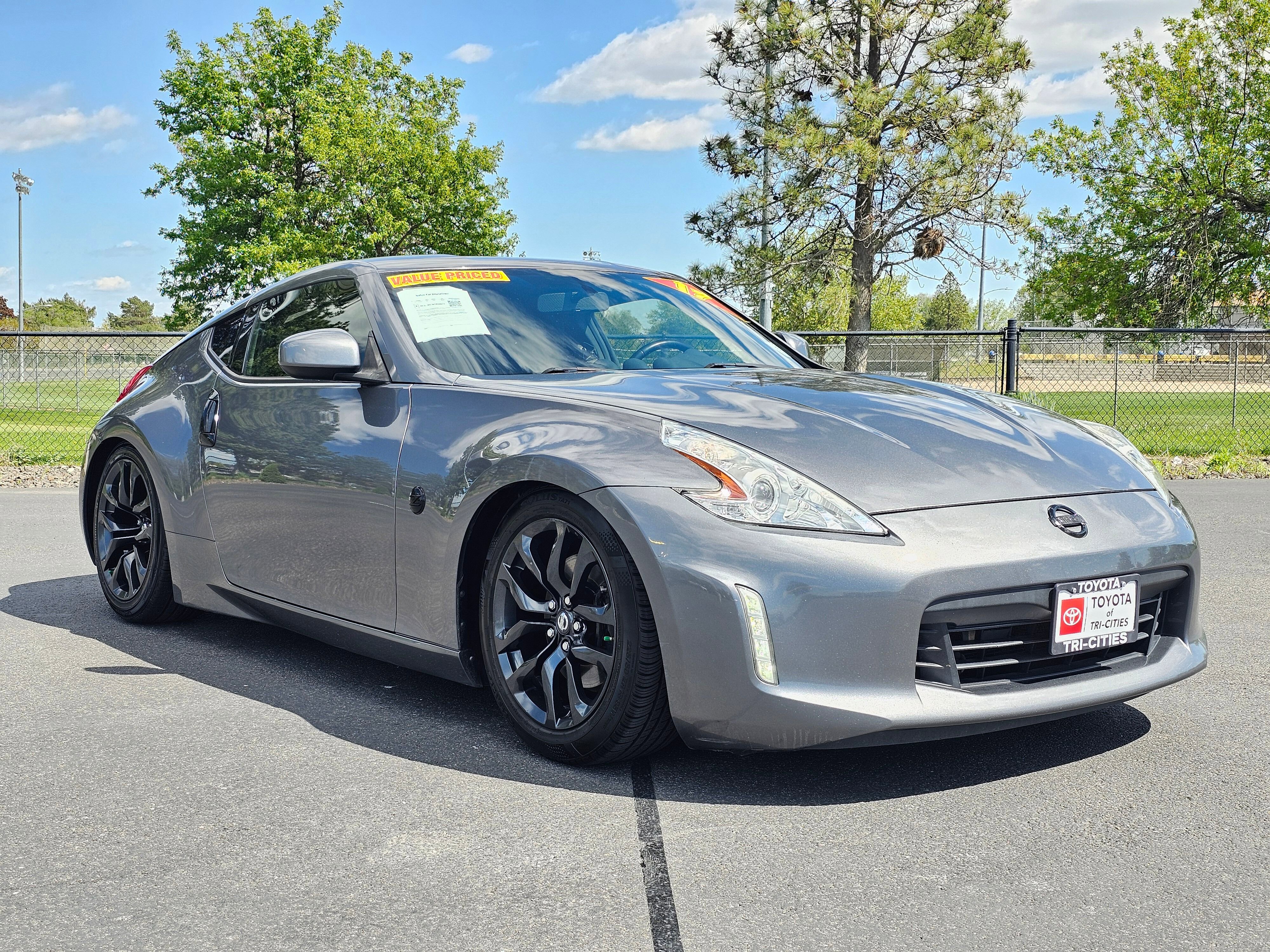 Used 2017 Nissan 370Z Coupe RWD image 7