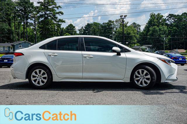Used 2020 Toyota Corolla LE FWD image 2