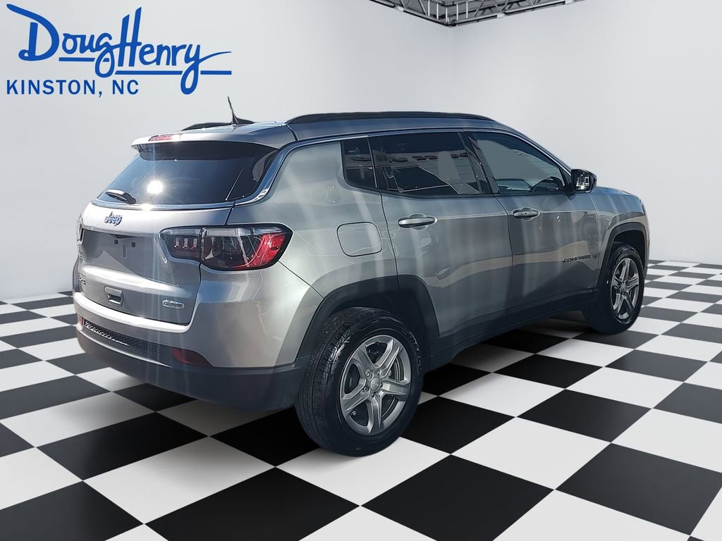 Used 2024 Jeep Compass Latitude image 5