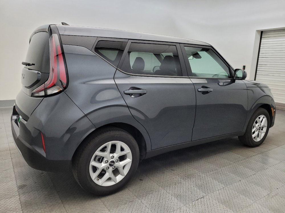 Used 2025 Kia Soul LX FWD image 10