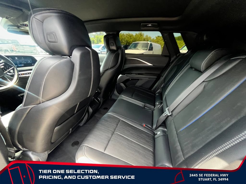 Used 2025 Cadillac Lyriq Luxury RWD image 12