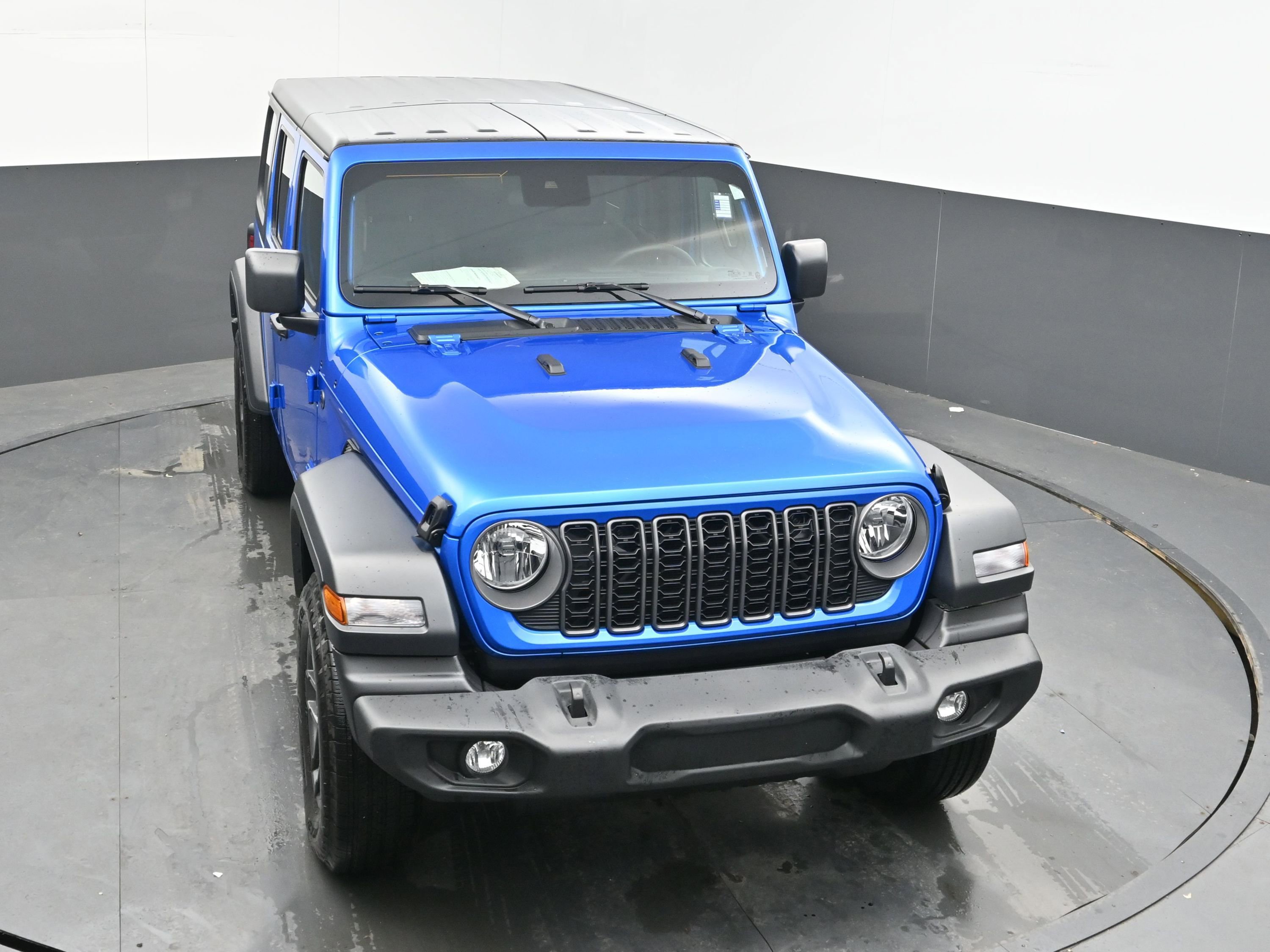 Used 2025 Jeep Wrangler Sport S image 32