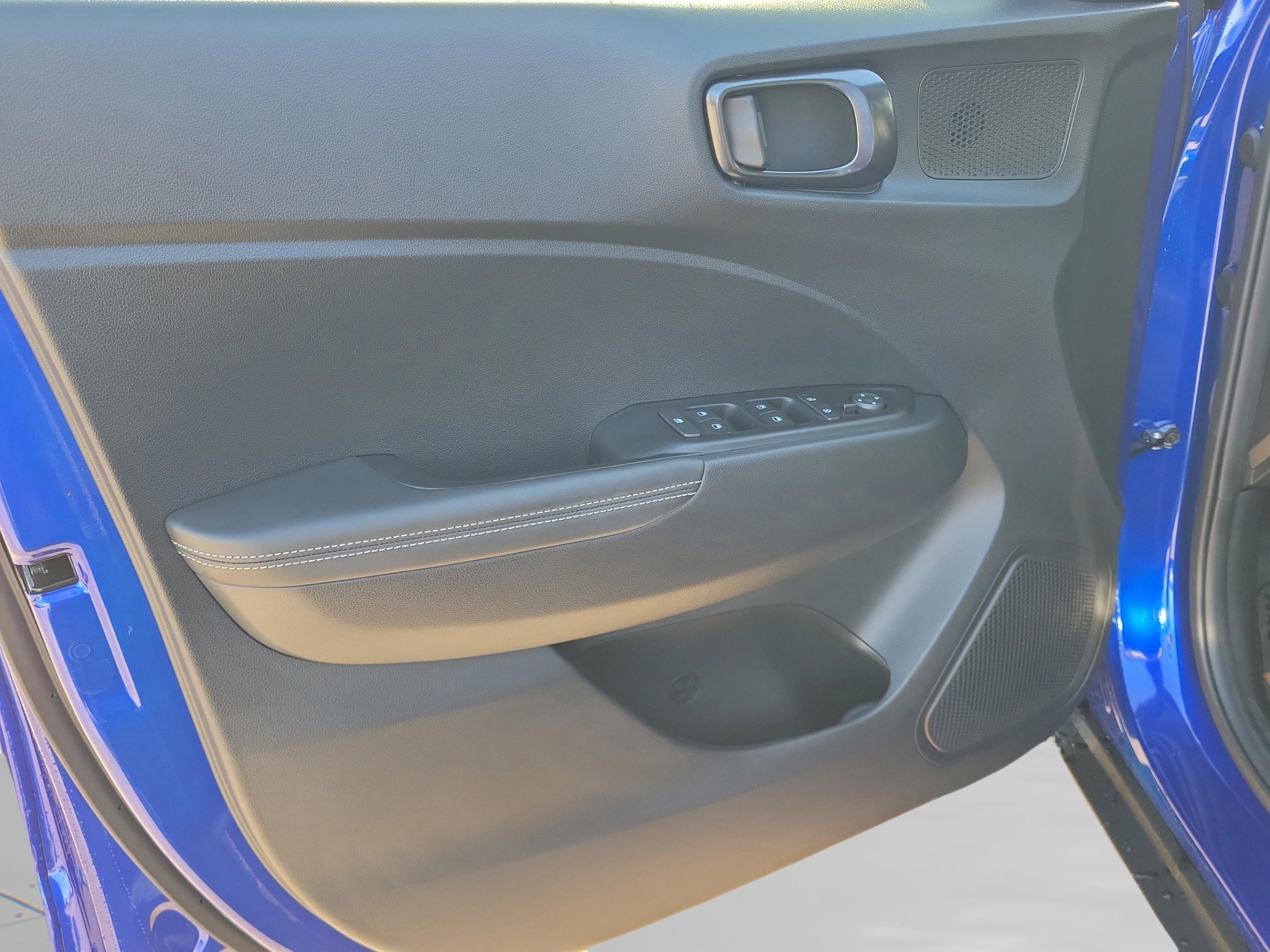 Certified 2024 Hyundai Venue Limited image 28