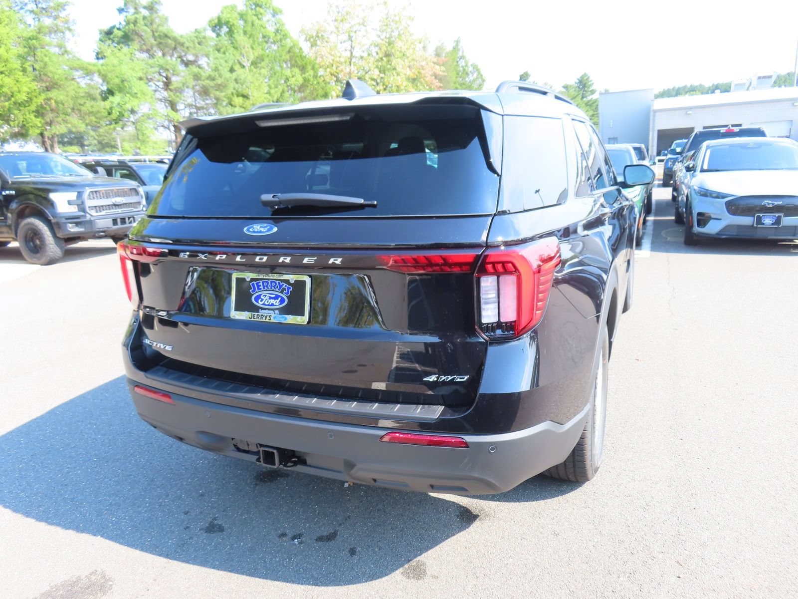 New 2026 Ford Explorer Active AWD/4WD image 4