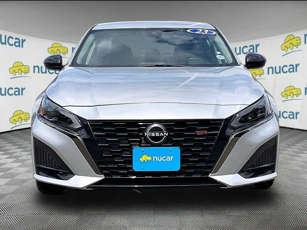 Used 2023 Nissan Altima 2.5 SR FWD image 2