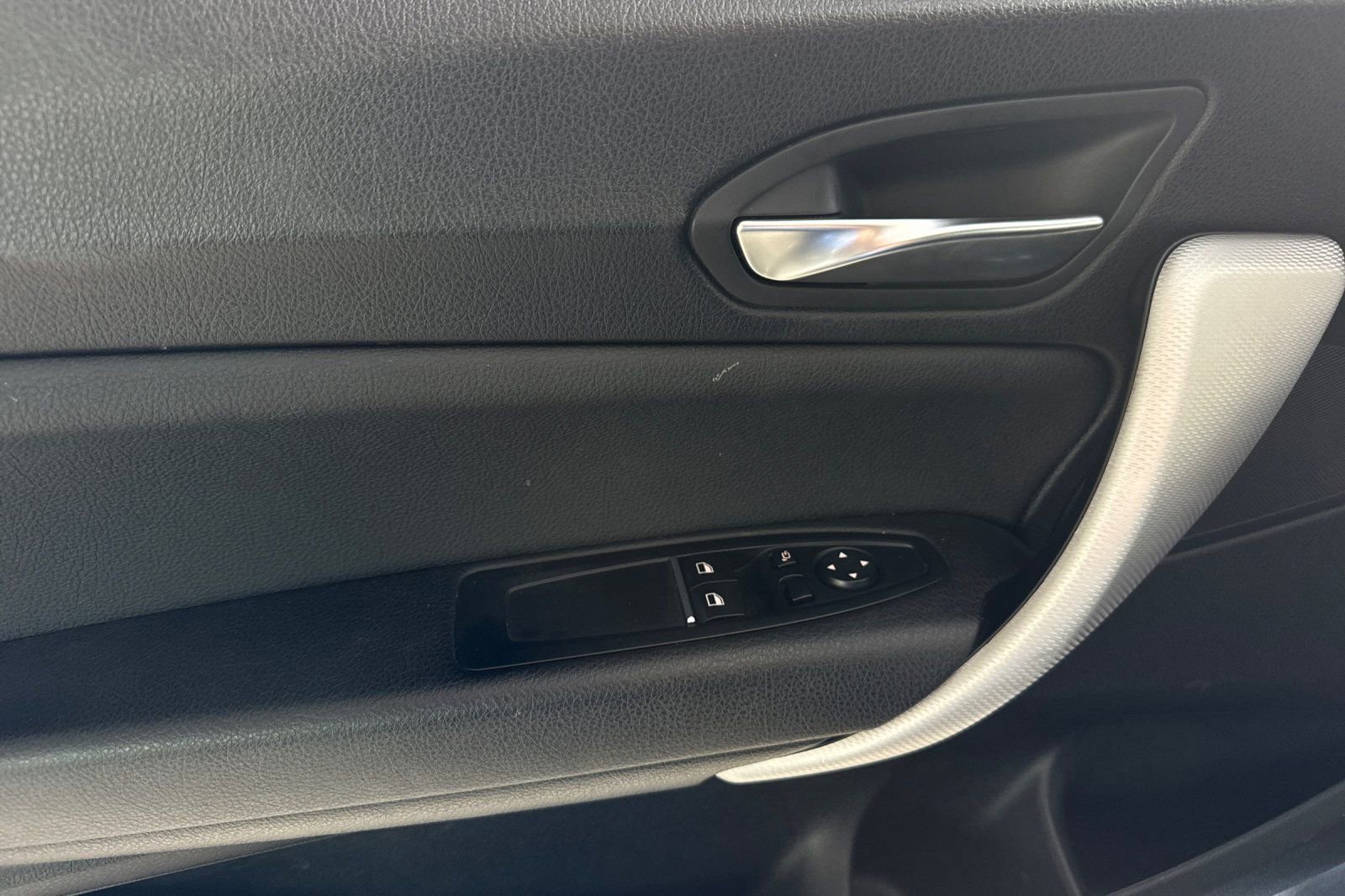 Used 2020 BMW 230i Coupe w/ M Sport Package image 12