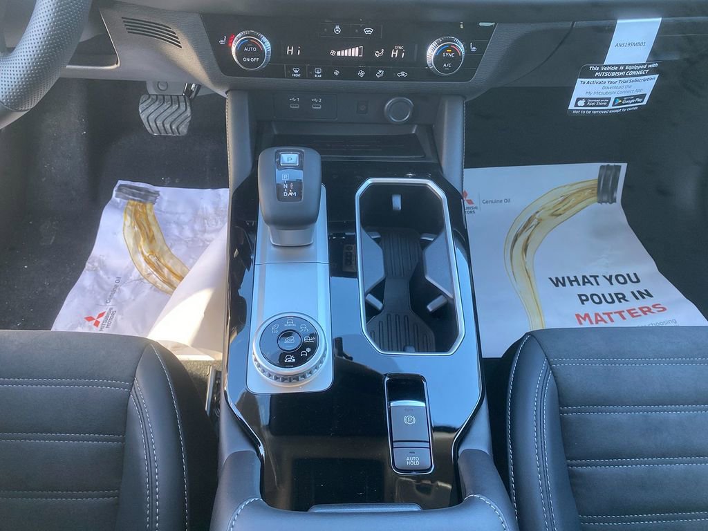 New 2026 Mitsubishi Outlander SE image 22