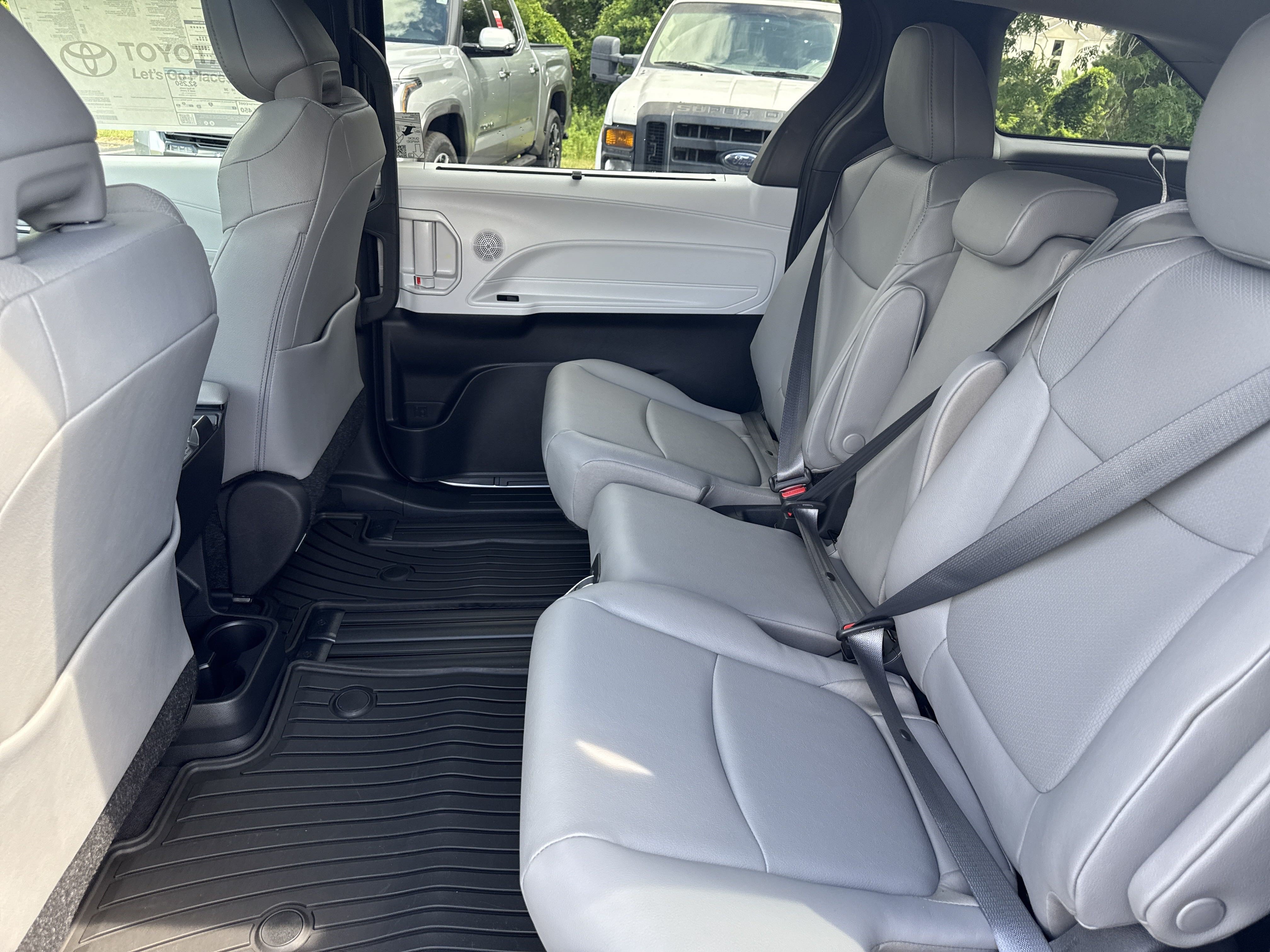 New 2025 Toyota Sienna XLE w/ XLE Plus Package FWD image 24
