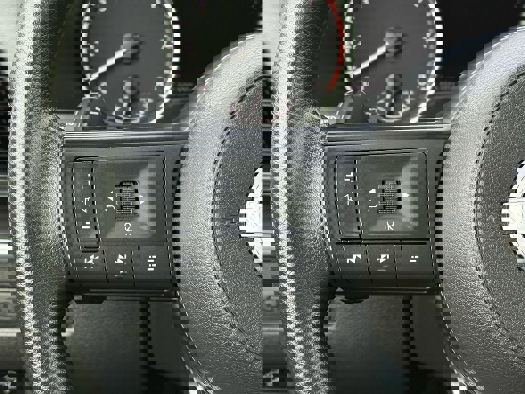 Used 2023 Nissan Rogue S image 21