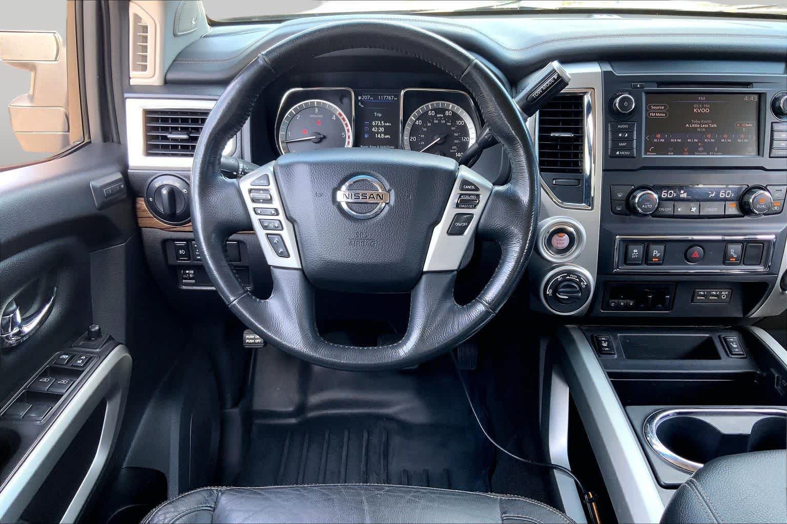 Used 2019 Nissan Titan SL w/ Chrome Package AWD/4WD image 6