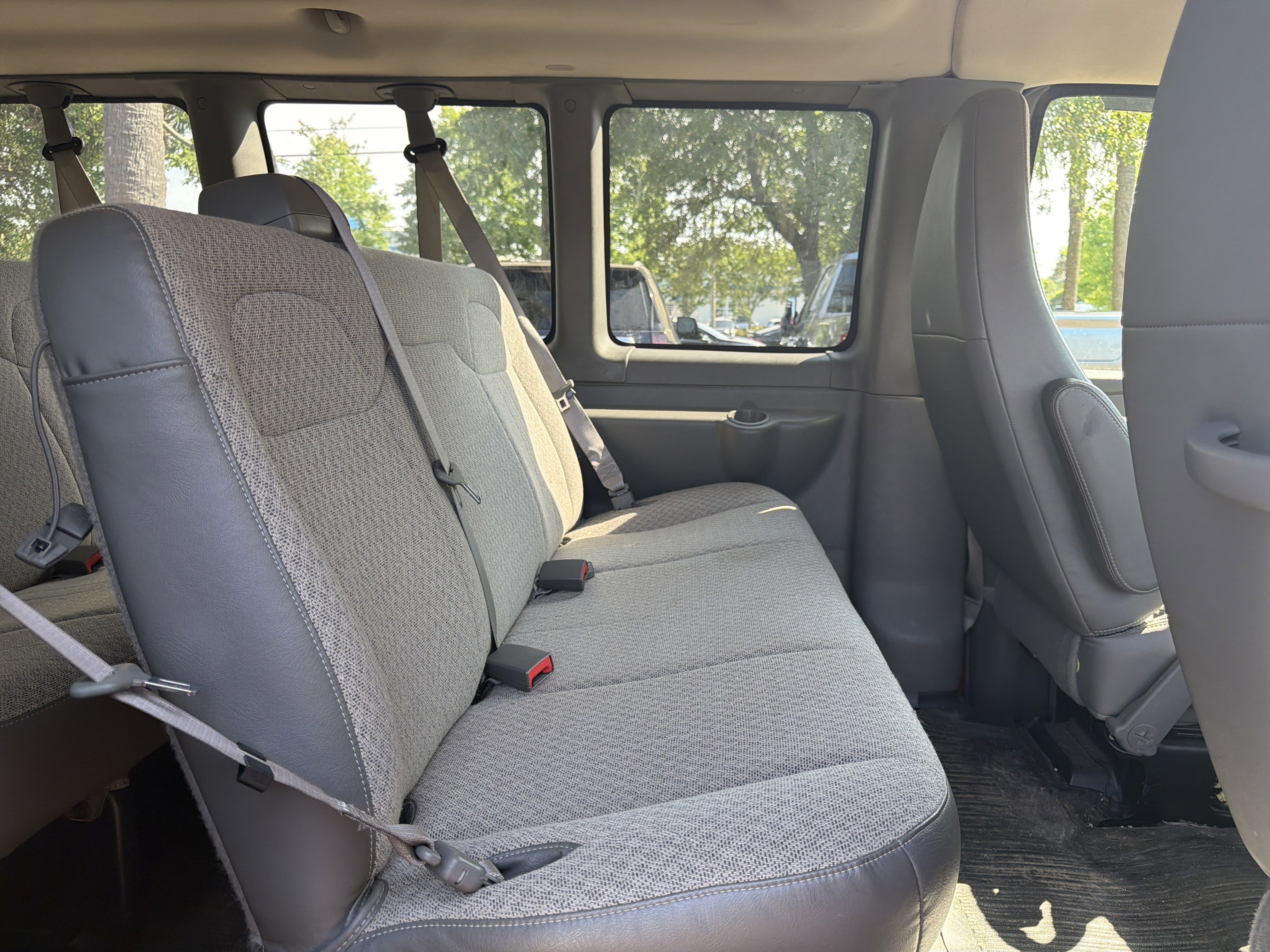Used 2015 Chevrolet Express 3500 LS RWD image 27