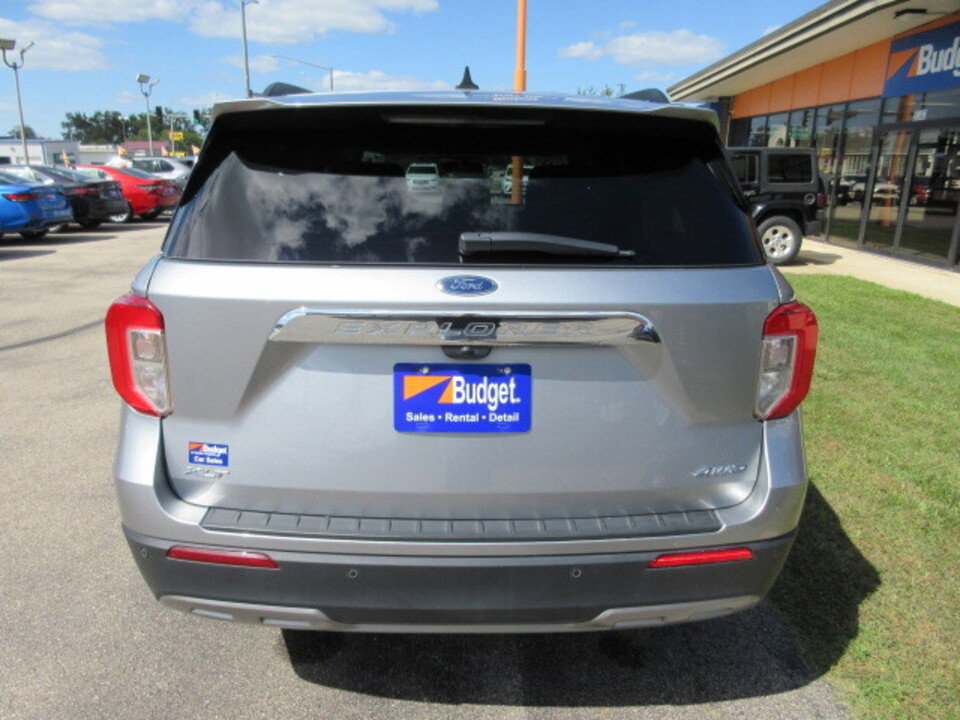 Used 2024 Ford Explorer XLT w/ Equipment Group 202A image 4