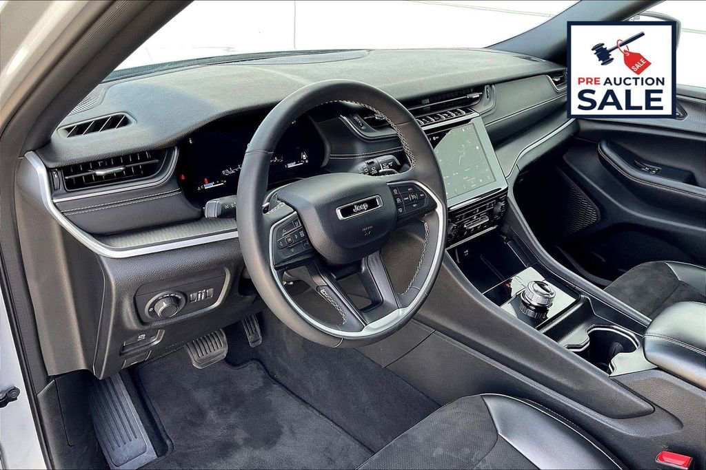 Used 2024 Jeep Grand Cherokee Altitude AWD/4WD image 14