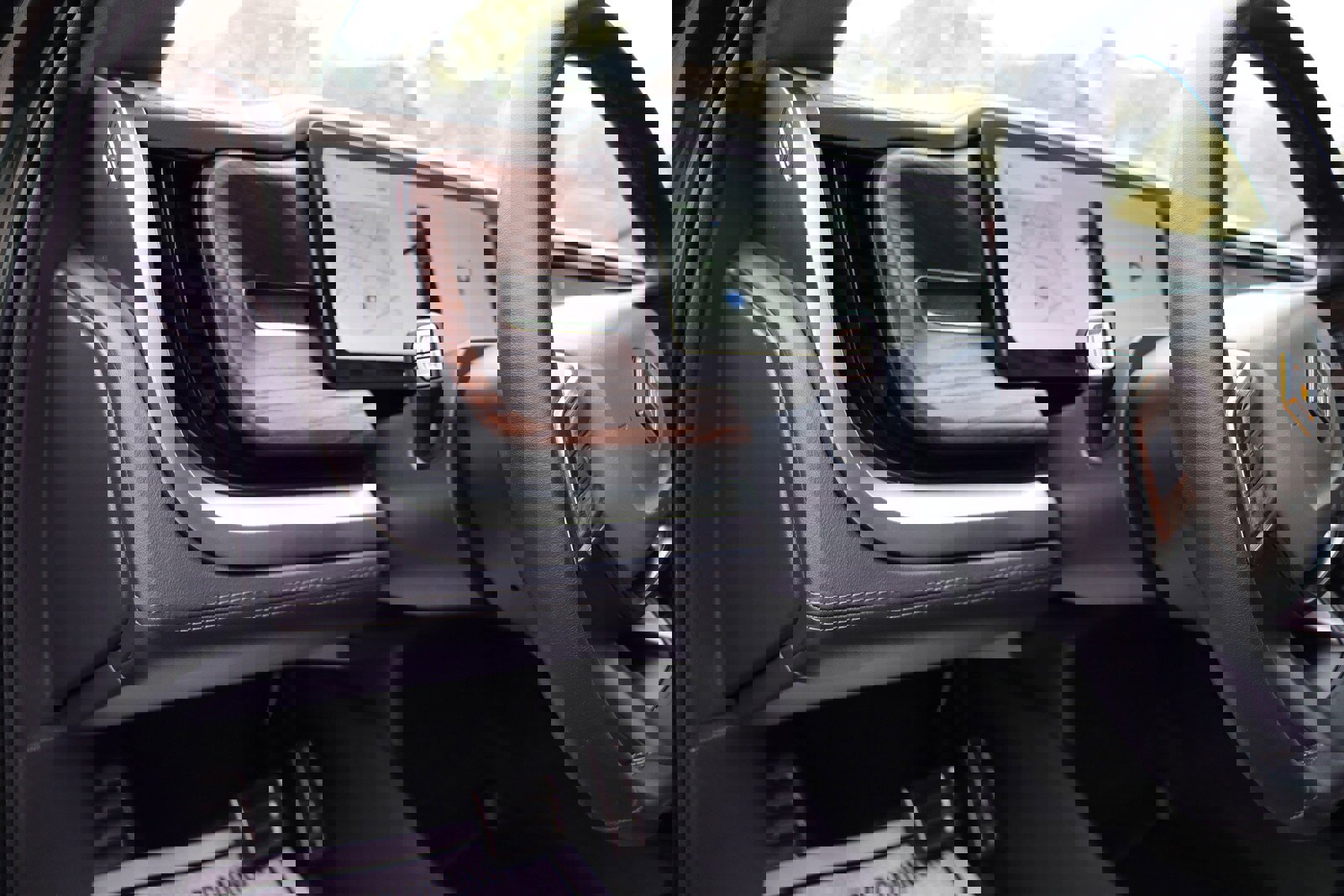 Used 2023 Rivian R1S Adventure image 27