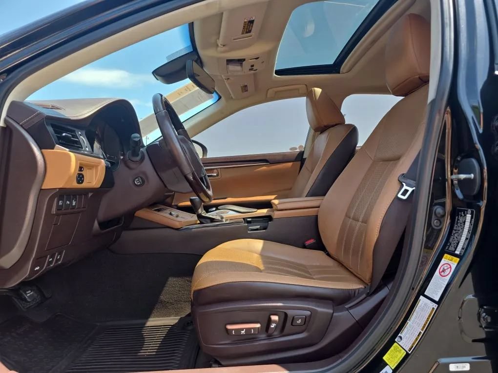 Used 2018 Lexus ES 350 w/ Luxury Package w/Wood Trim FWD image 14