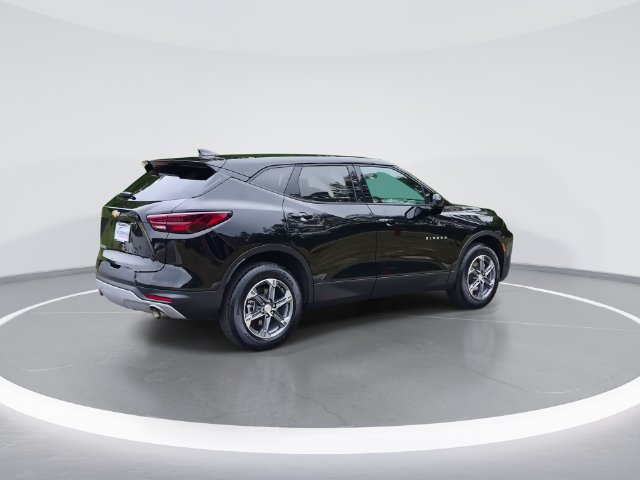 Used 2025 Chevrolet Blazer LT FWD image 8