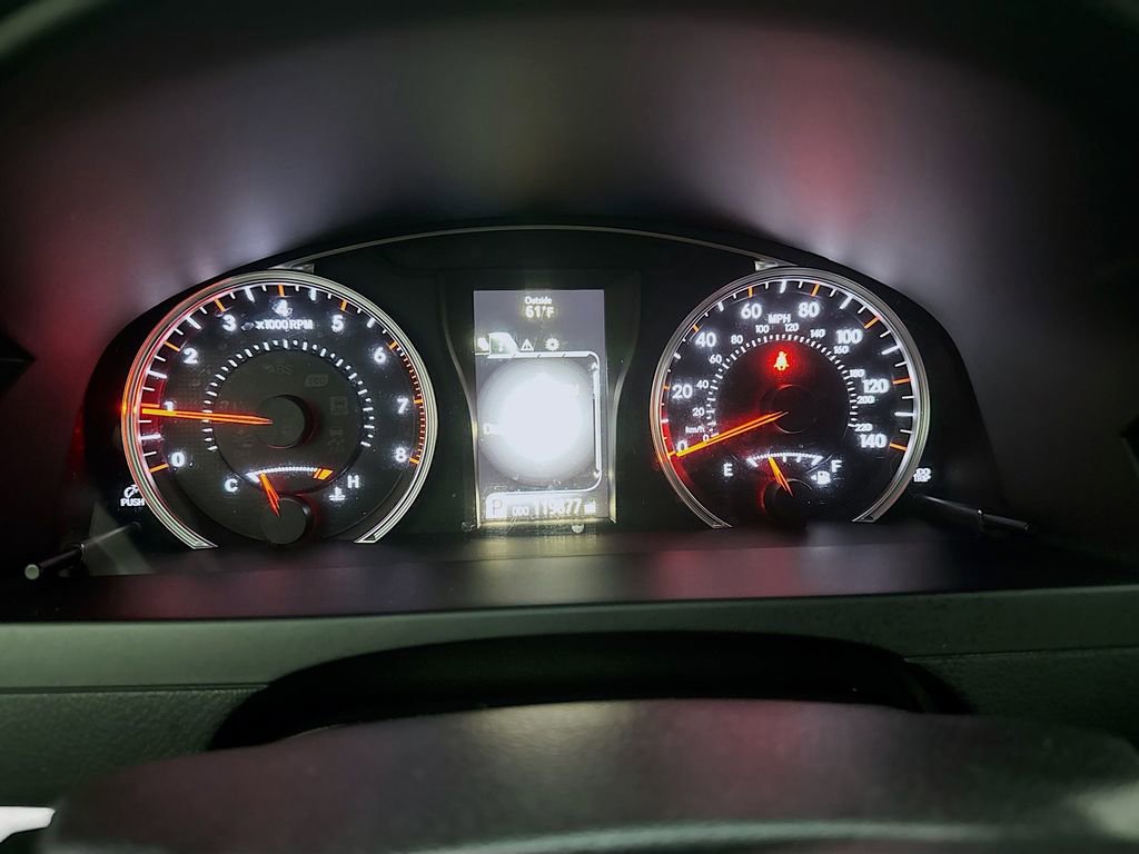 Used 2016 Toyota Camry SE w/ Moonroof Package FWD image 14