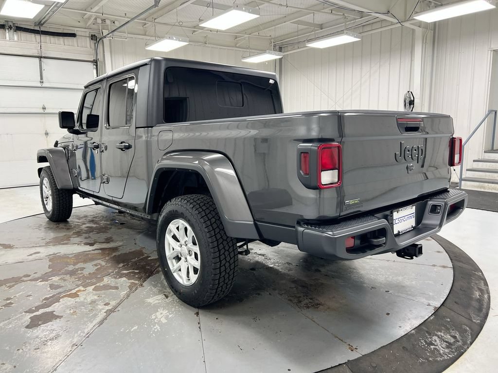 Used 2023 Jeep Gladiator Sport AWD/4WD image 12