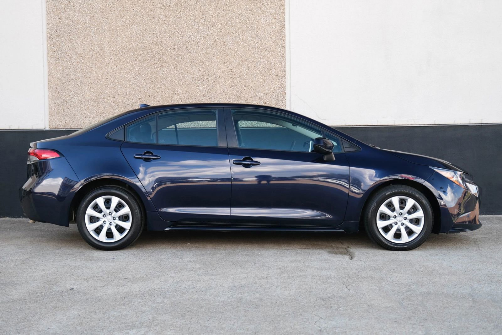 Used 2021 Toyota Corolla LE image 11