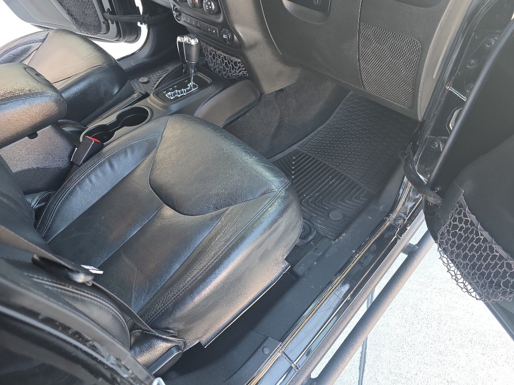 Used 2015 Jeep Wrangler Unlimited Sahara AWD/4WD image 39