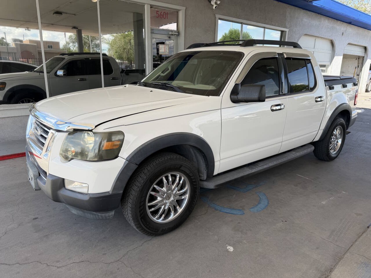 Used 2010 Ford Explorer Sport Trac XLT AWD/4WD image 3