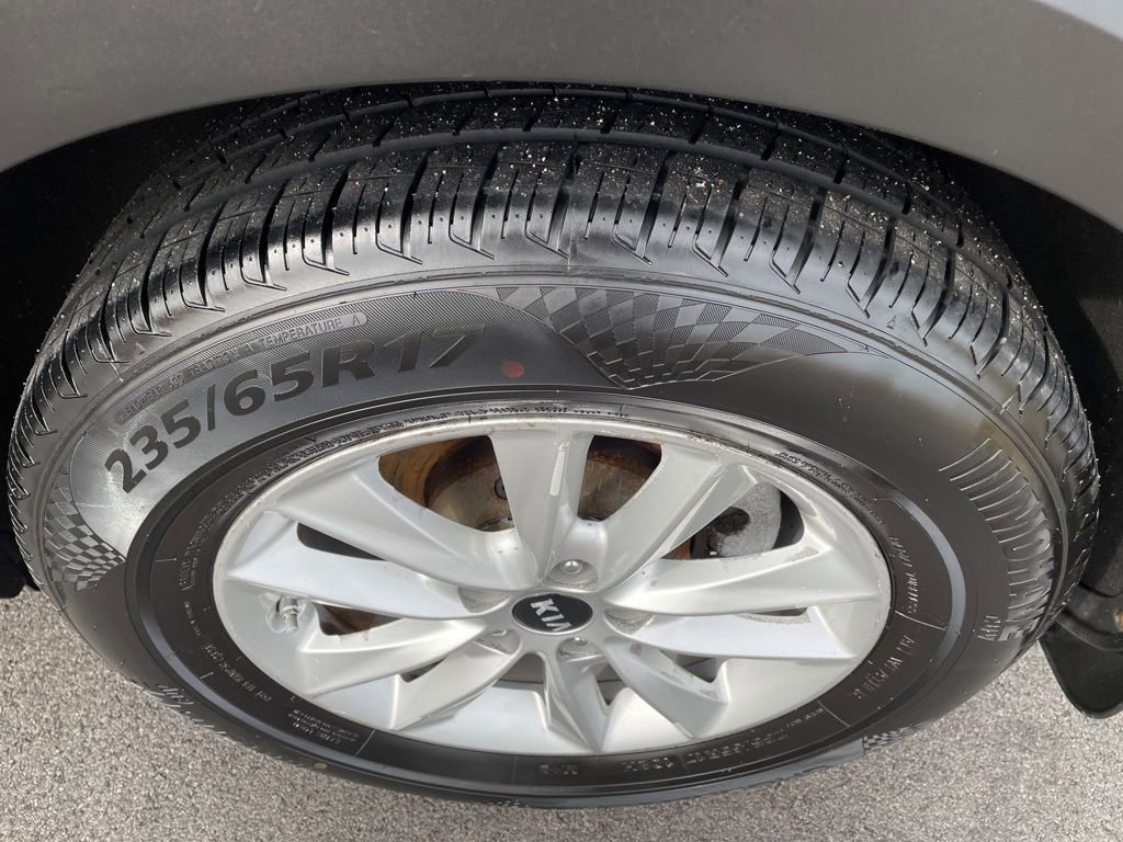 Used 2019 Kia Sorento LX image 24